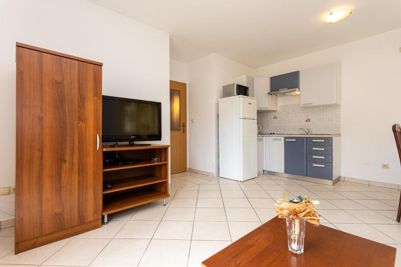 Apartments Crnekovic IV Baska  Exterior photo