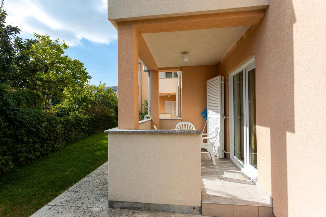 Apartments Crnekovic IV Baska  Exterior photo